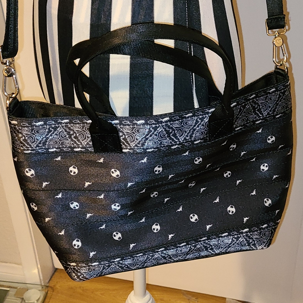 Harveys Original Seatbelt Bag Nightmare Before Christmas Bandana Streamline Nwot
